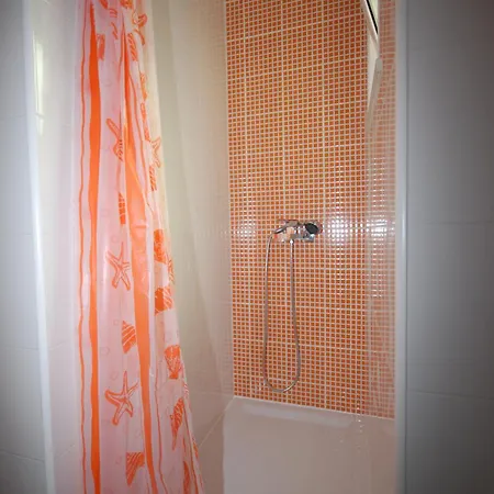Hostal Wave *